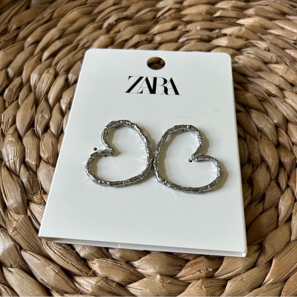 NWT Zara Silver Color Heart Earrings - Picture 5 of 8